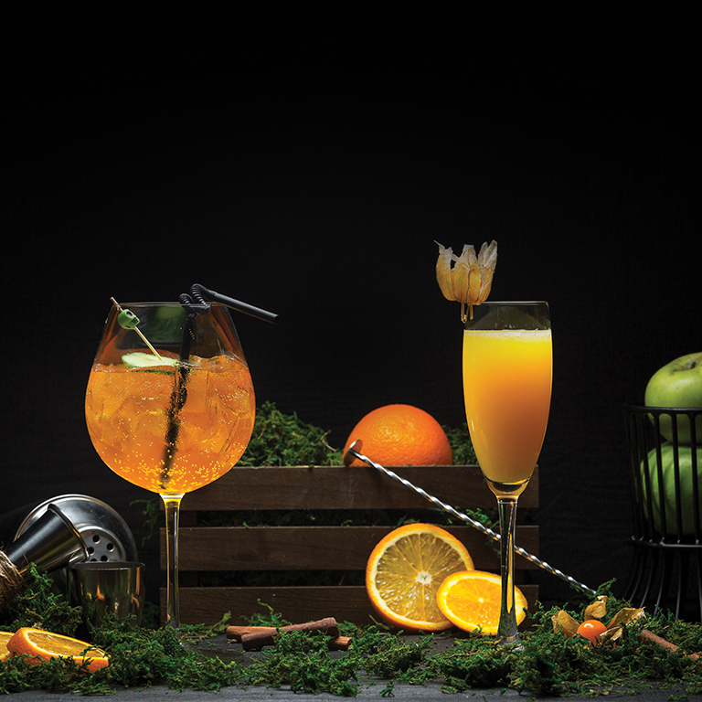 two-glasses-orange-juices-with-without-ice-cubes